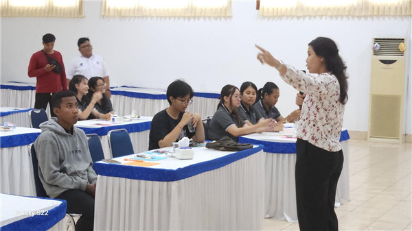 巴陵康孔子學(xué)院外方院長(zhǎng)普拉巴介紹孔子學(xué)院情況。主辦方供圖