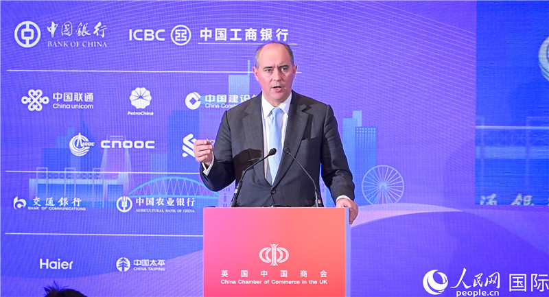 英國商業(yè)貿(mào)易部國務(wù)大臣（投資大臣）多米尼克·約翰遜與會。人民網(wǎng) 郭錦標攝