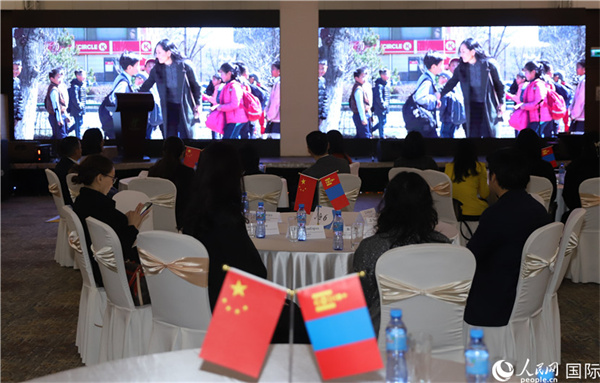 12月1日，活動現(xiàn)場播放防治結(jié)核病宣傳短片。人民網(wǎng)記者 霍文攝