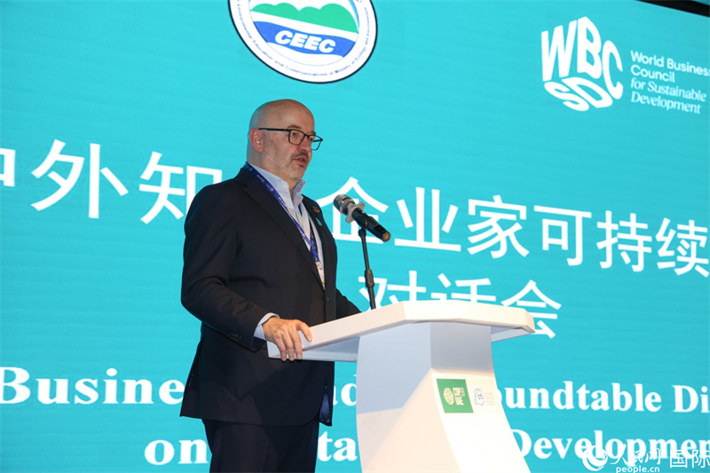 世界可持續(xù)發(fā)展工商理事會(huì)會(huì)長兼主席貝德凱致辭。人民網(wǎng)記者任皓宇攝