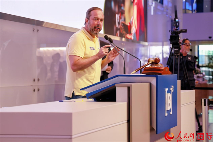 巴西礦產(chǎn)和能源部部長亞歷山大·西爾維拉發(fā)表致辭。人民網(wǎng)記者 宋亦然攝