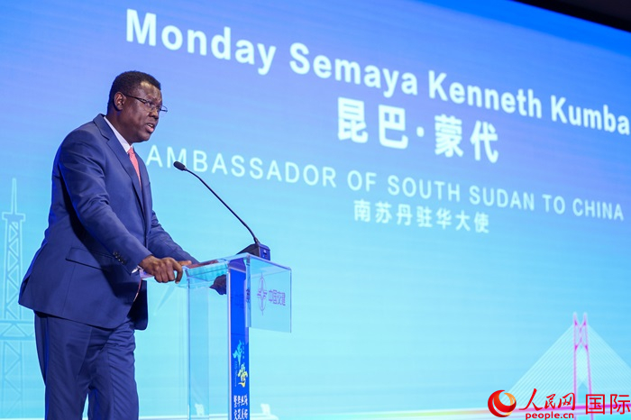 南蘇丹駐華大使蒙代在發(fā)布會(huì)上致辭。人民網(wǎng)記者 趙益普攝