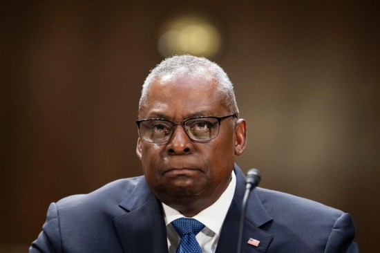 這是2023年10月31日，在美國首都華盛頓國防部長奧斯汀出席國會聽證會。新華社記者劉杰攝