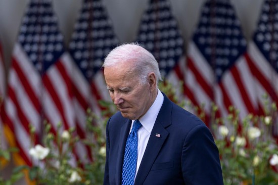 2023年4月24日，美國總統(tǒng)拜登在首都華盛頓白宮出席活動。新華社發(fā)（亞倫攝）