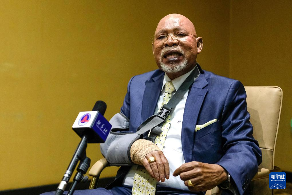 1月15日，烏干達(dá)外長(zhǎng)奧東戈在坎帕拉舉行的不結(jié)盟運(yùn)動(dòng)第19次峰會(huì)高級(jí)別官員會(huì)議期間接受新華社記者專訪。新華社發(fā)（阿佳拉·納瓦達(dá)攝）