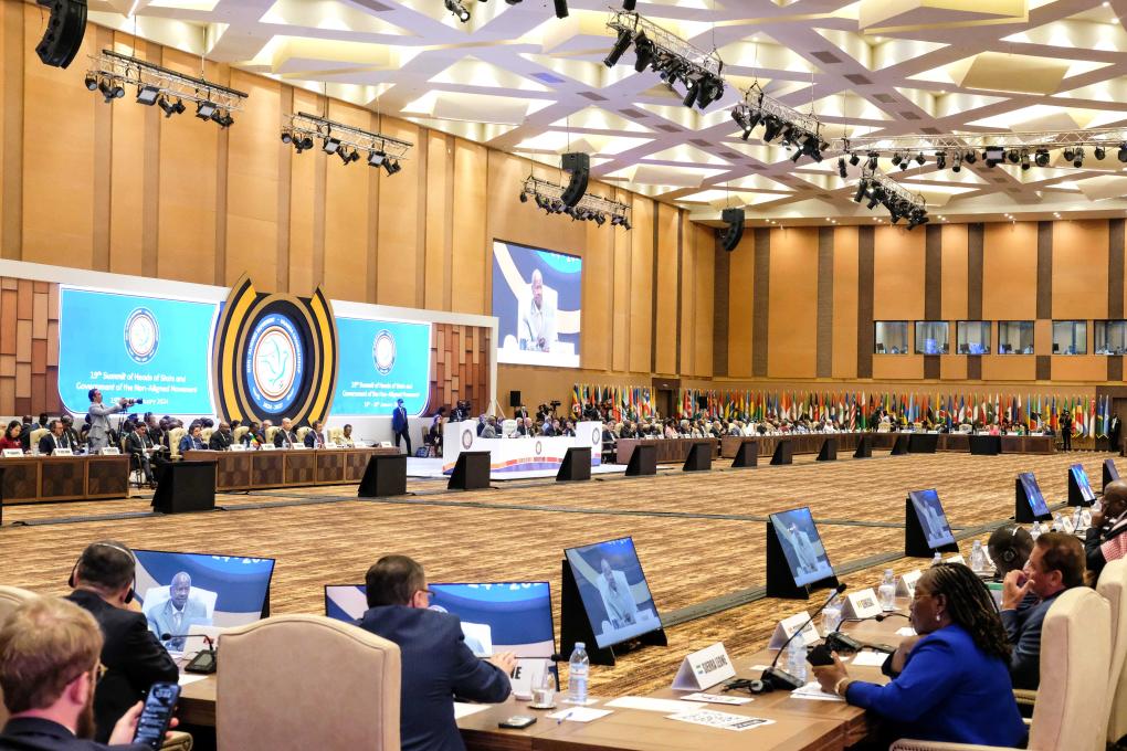 這是1月19日在烏干達首都坎帕拉拍攝的不結(jié)盟運動第19次峰會開幕式現(xiàn)場。新華社發(fā)（阿佳拉·納瓦達攝）