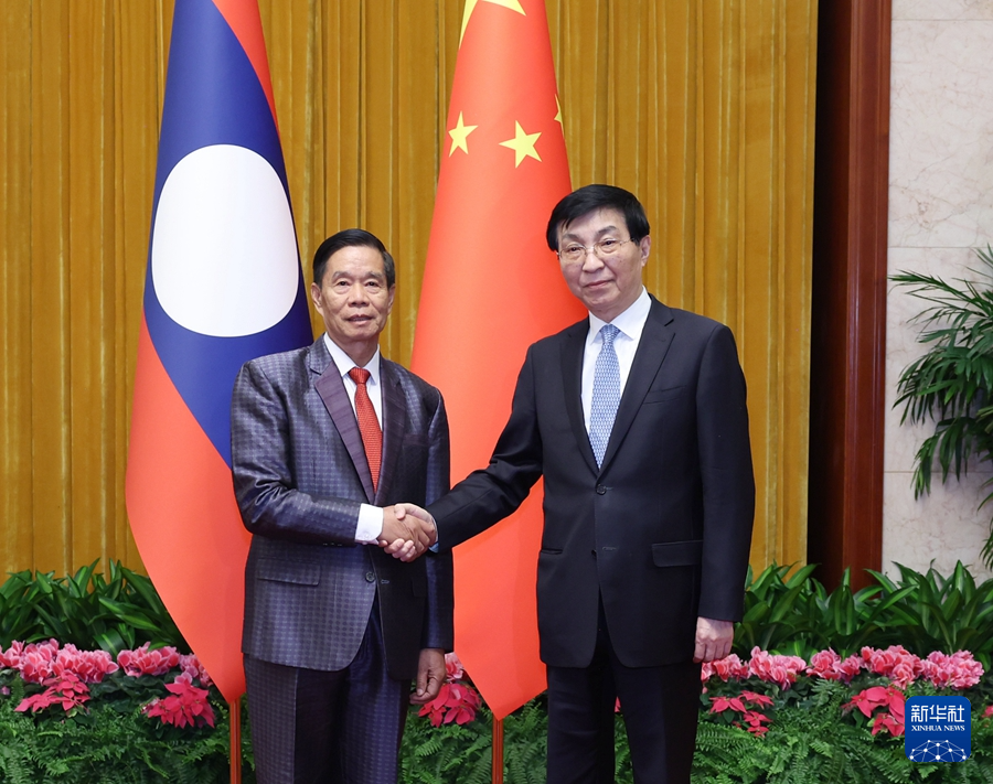 1月22日，中共中央政治局常委、全國政協(xié)主席王滬寧在北京會見老撾人民革命黨中央政治局委員、建國陣線中央委員會主席辛拉馮。新華社記者 王曄 攝