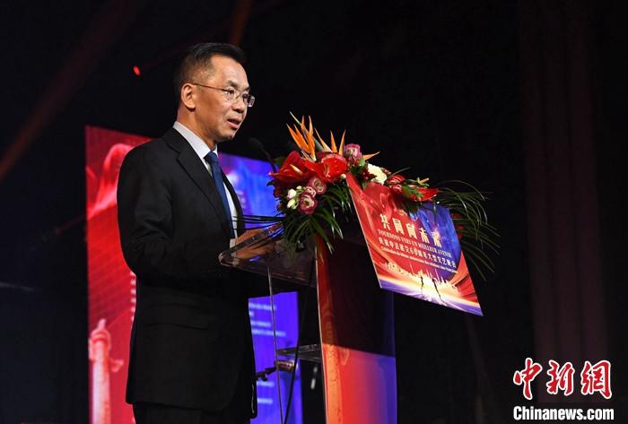 當(dāng)?shù)貢r間1月16日晚，以“共同向未來”為題的慶祝中法建交60周年大型文藝晚會在巴黎舉辦。中國駐法國大使盧沙野出席晚會并致辭。 <a target='_blank' href='/' _fcksavedurl='/'><p  align=