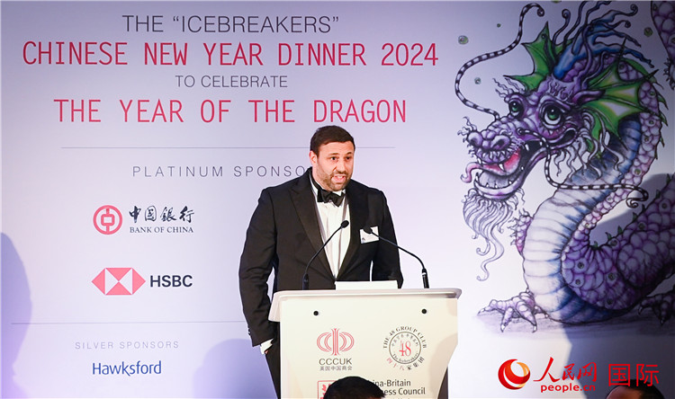 英國 48 家集團俱樂部候任主席杰克·佩里致辭。人民網(wǎng) 郭錦標(biāo)攝