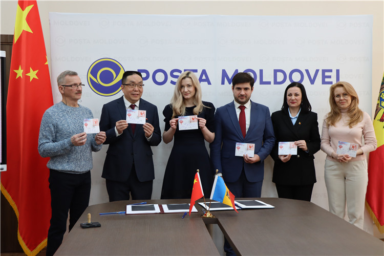 摩爾多瓦首發(fā)龍年生肖郵票。中國(guó)駐摩爾多瓦大使館供圖