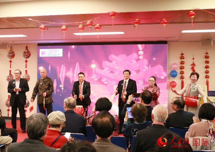 打擊樂合奏《春節(jié)序曲》。人民網(wǎng) 許可攝