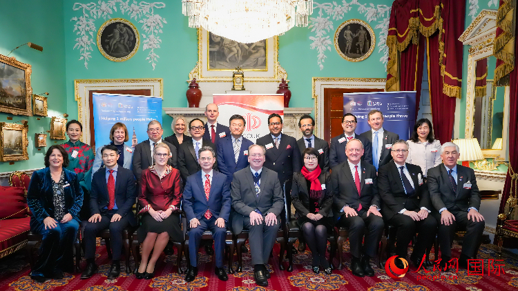 圖為2024 年倫敦金融城中國新年慈善酒會現(xiàn)場。人民網(wǎng) 郭錦標攝