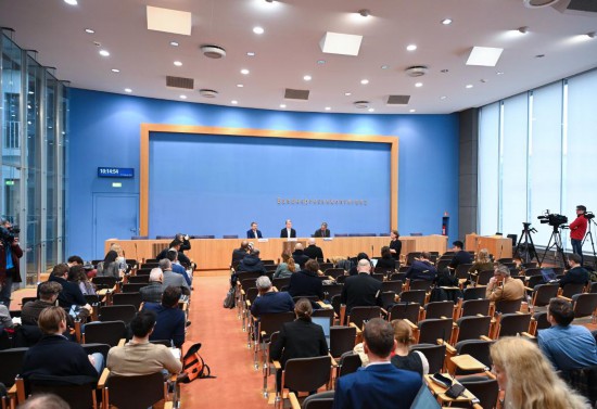 這是2月12日在德國柏林拍攝的《2024年慕尼黑安全報告》發(fā)布現(xiàn)場。新華社記者 任鵬飛 攝