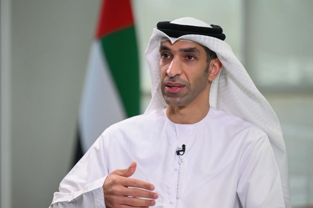 阿聯(lián)酋外貿(mào)國務(wù)部長薩尼·宰尤迪接受采訪。阿聯(lián)酋通訊社供圖