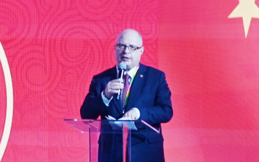 俄羅斯國家杜馬資產(chǎn)、土地和財(cái)產(chǎn)關(guān)系委員會(huì)主席兼俄中議員友好小組主席加夫里洛夫致辭。主辦方供圖