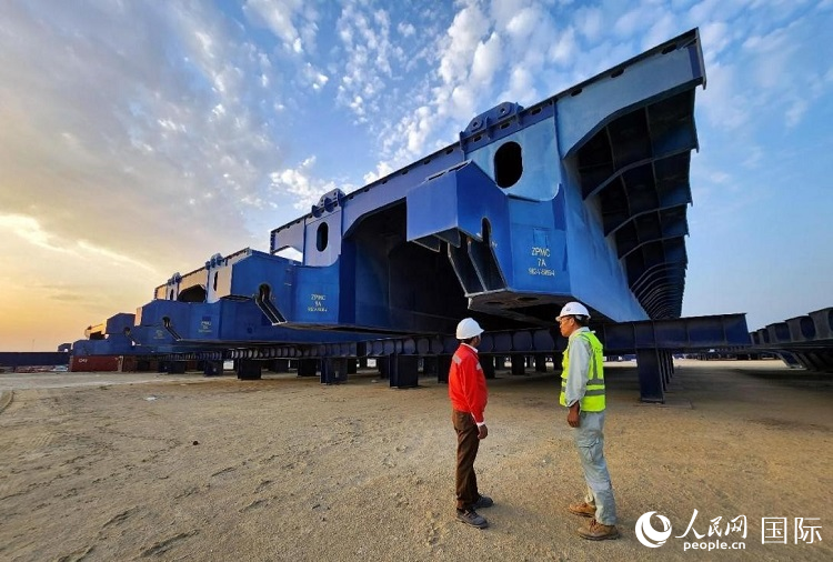 全球最大升船機平臺。人民網記者管克江攝