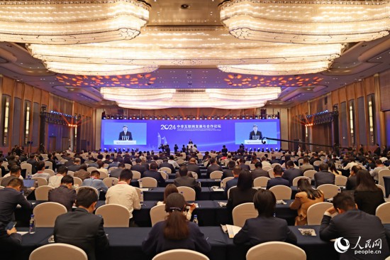  開幕式在廈門國際會(huì)議中心舉行。人民網(wǎng)記者 陳博攝