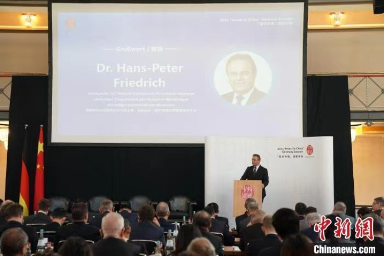 當(dāng)?shù)貢r(shí)間4月5日，由中國商務(wù)部主辦的“投資中國”德國專場推介活動(dòng)在斯圖加特市舉行。中新社記者 馬秀秀 攝