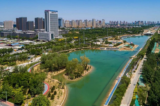 環(huán)城水系中的北湖公園越來(lái)越美。羅大慶攝