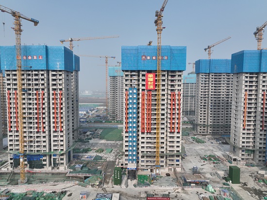 城中村改造一期封頂。賈子龍攝