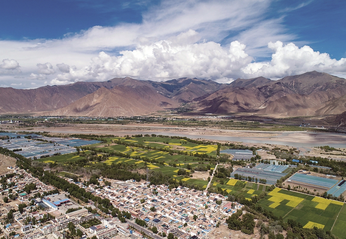 江蘇投入援藏資金支持拉薩開展村莊環(huán)境整治、人畜飲水安全等基礎設施和公共服務項目建設，打造“美麗鄉(xiāng)村·幸福家園”。 本報記者 萬程鵬 攝