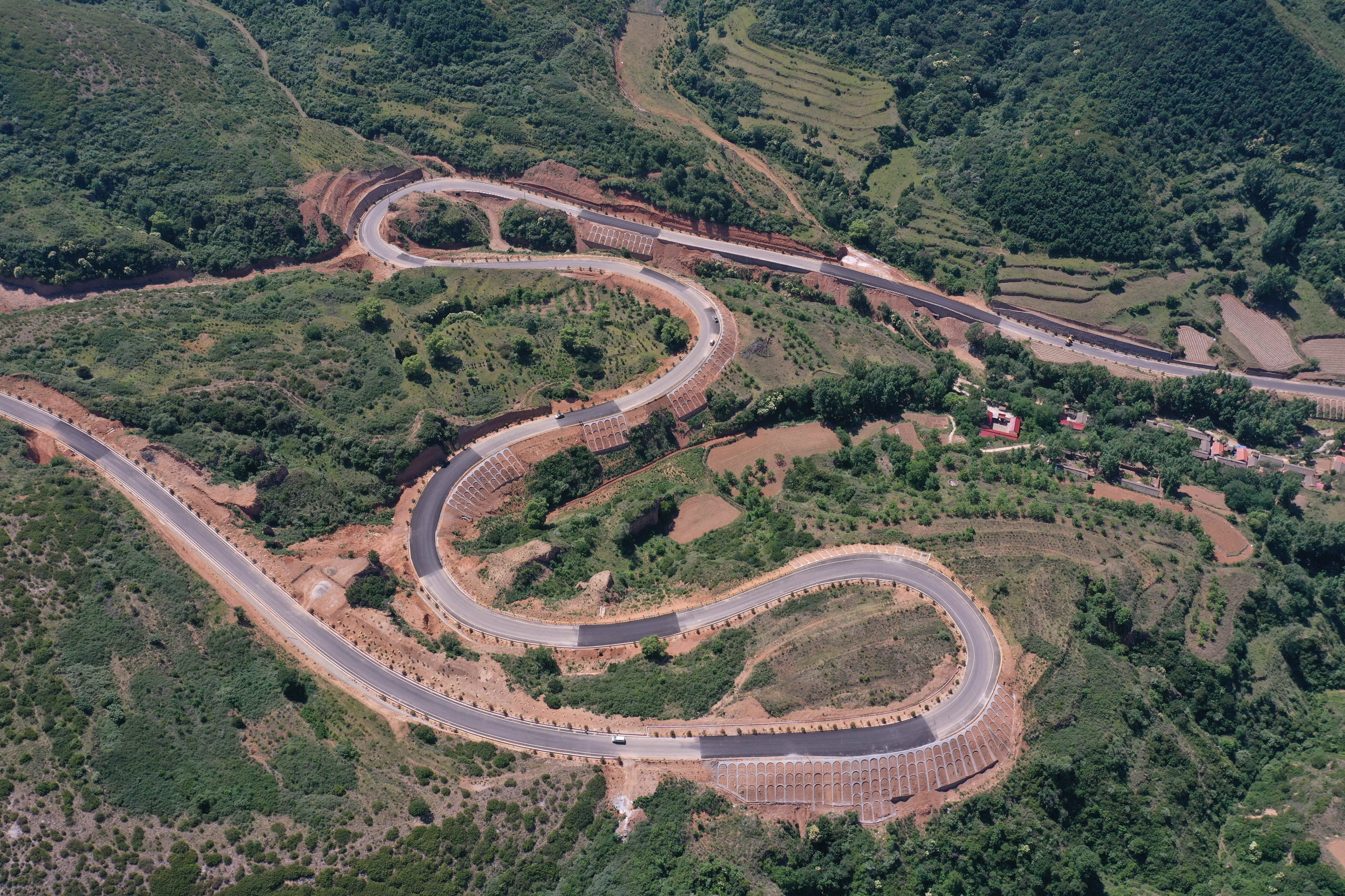 武鄉(xiāng)縣“四好農(nóng)村”航拍。張國平 攝