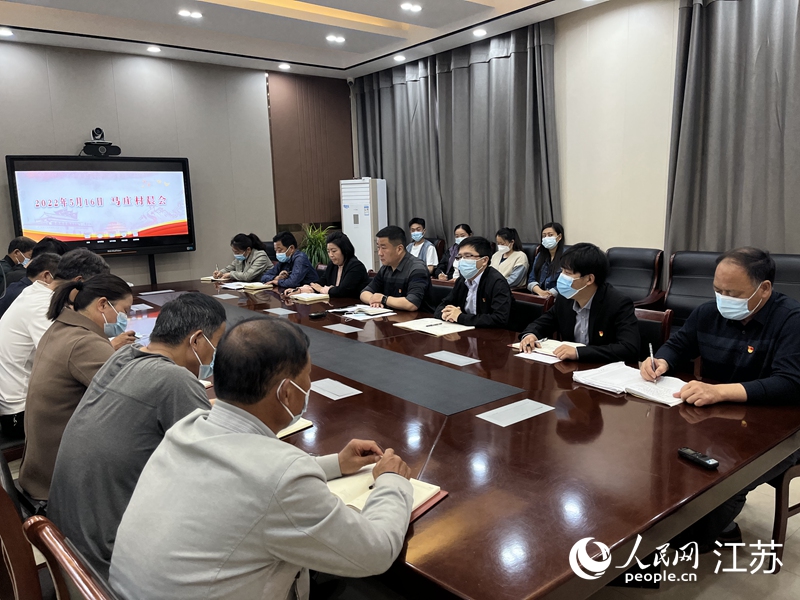 馬莊村以晨會(huì)開啟一天的工作。人民網(wǎng) 閆峰攝