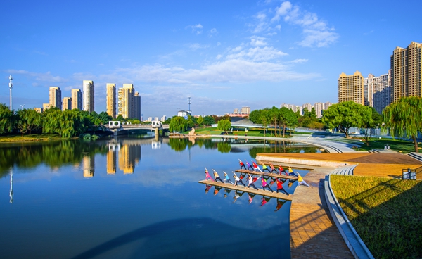 漫步街頭，科產(chǎn)城人融合的理念貫穿始終。無錫高新區(qū)管委會供圖