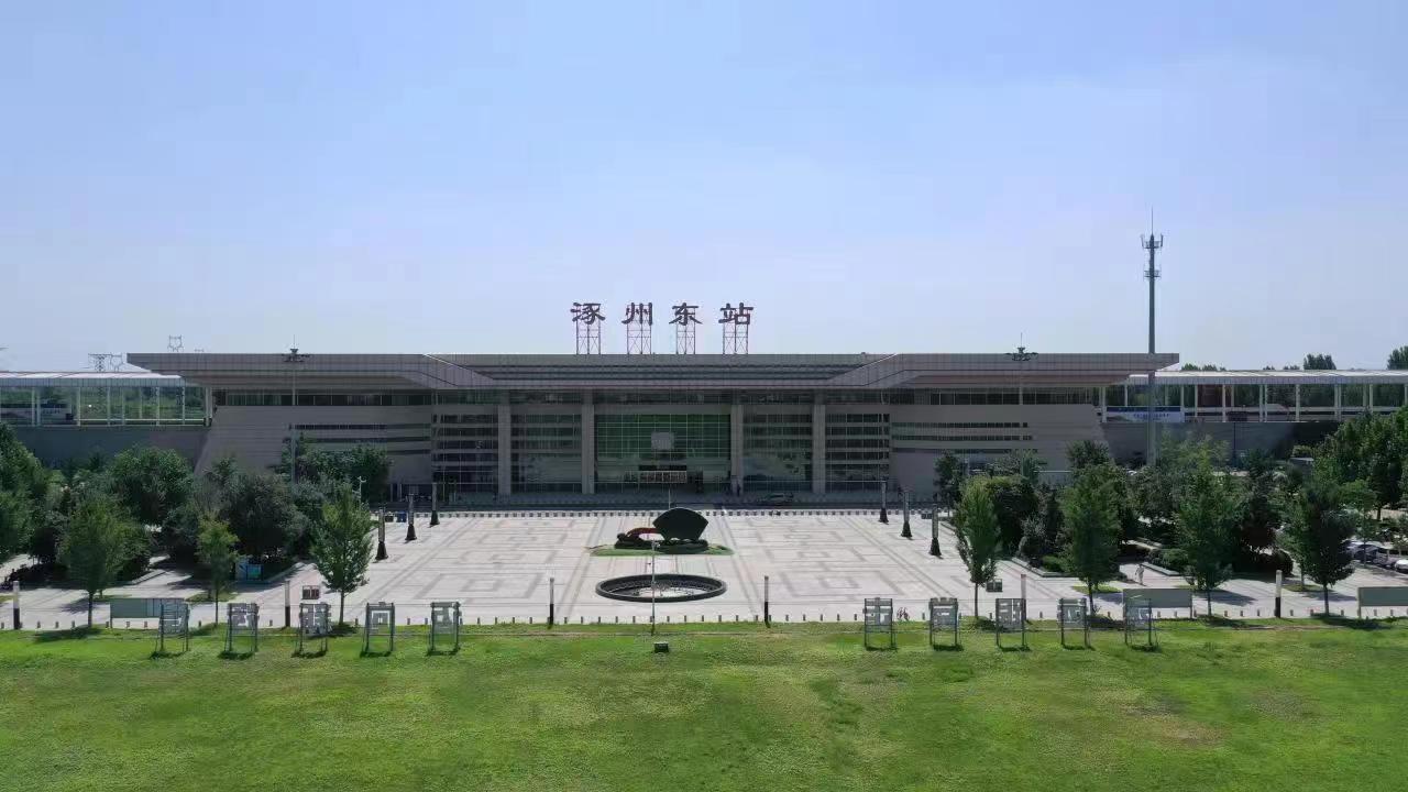 通勤專列高鐵始發(fā)站涿州東站。 熊華明、王聚言攝