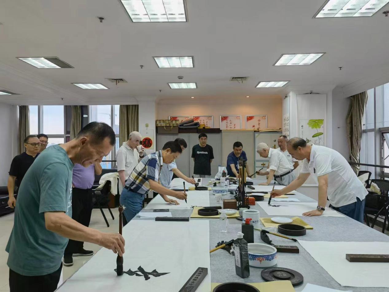 書畫作品創(chuàng)作交流活動。鄧慧芳攝