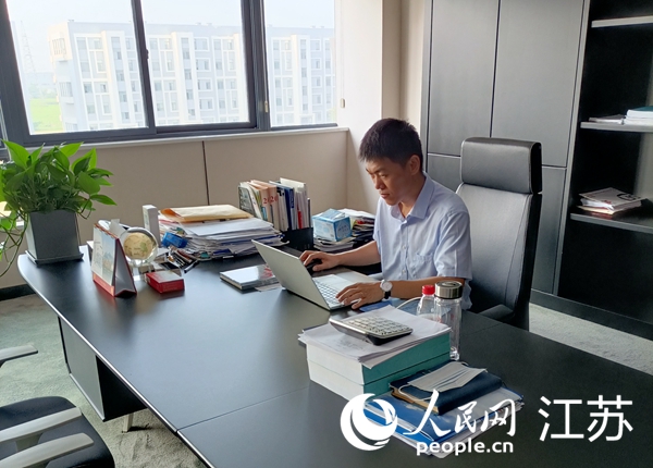 江蘇海安市2021年引進(jìn)的高端人才朱涼偉博士。人民網(wǎng)記者 王繼亮攝