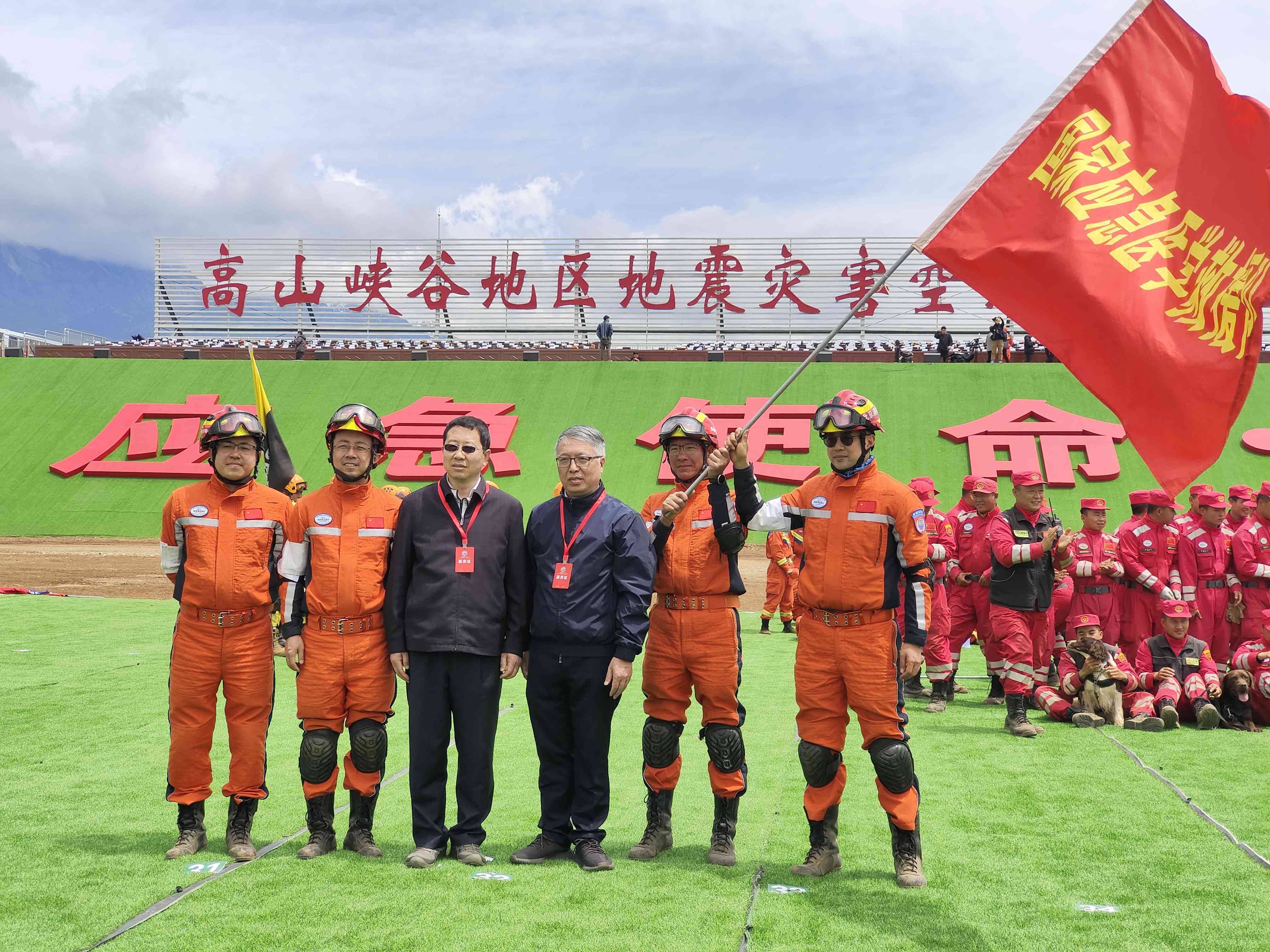 呂國忠以總領(lǐng)隊身份，帶領(lǐng)國家應(yīng)急醫(yī)學(xué)救援隊演練。受訪者供圖