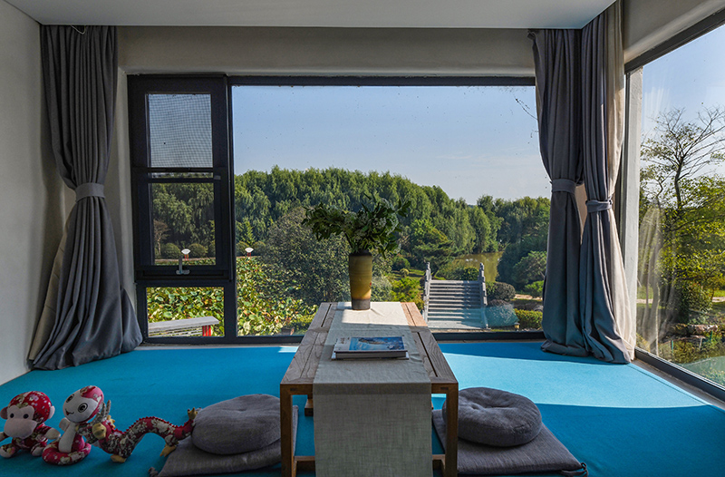 位于四頂山腳下的四頂山居，推窗見景，望山親水。吳芳攝