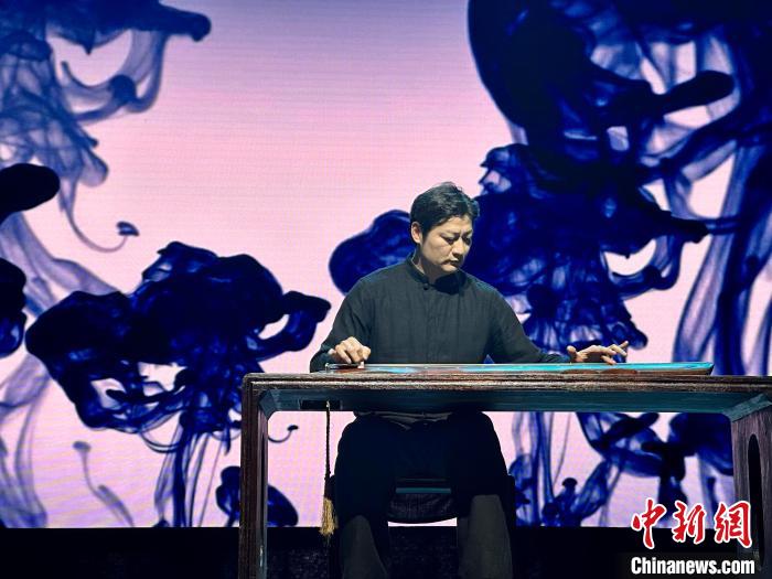 臺(tái)灣老師林法演奏《廣陵散》?！堺惥?攝