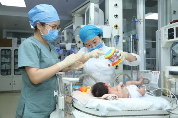 走近“天使”的真實生活：是護士，也是“戰(zhàn)士”