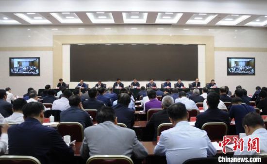  圖為青海省生態(tài)環(huán)境保護警示教育大會現場?！?zhí)砀！z 　　