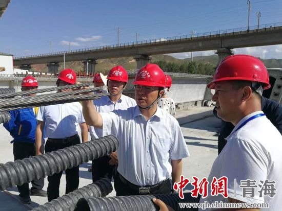 圖為生態(tài)環(huán)保專項督查現(xiàn)場。 孫舒亞攝