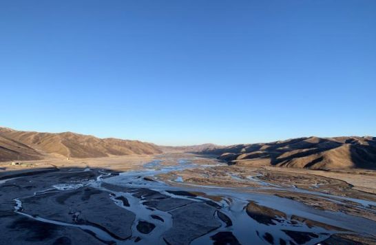 圖為三江源腹地，黃河流經(jīng)達日縣。（資料圖） 孫睿 攝 　　