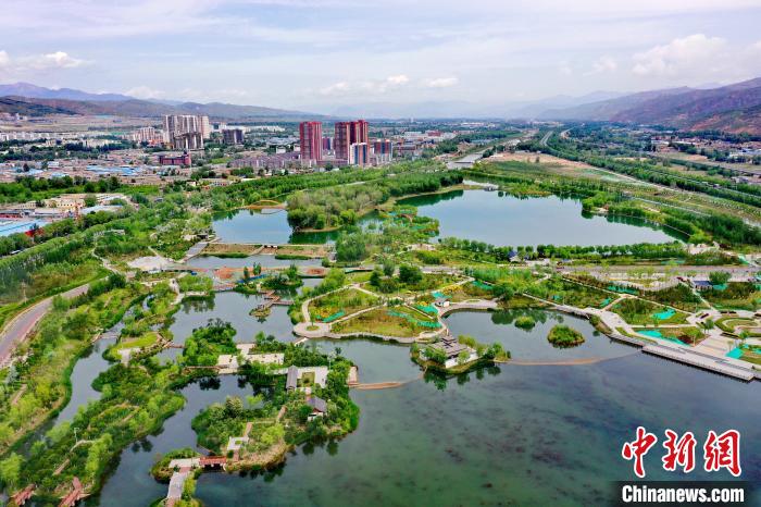 西北城市西寧立生態(tài)文明高地新典范：“一城山水、百園千姿”