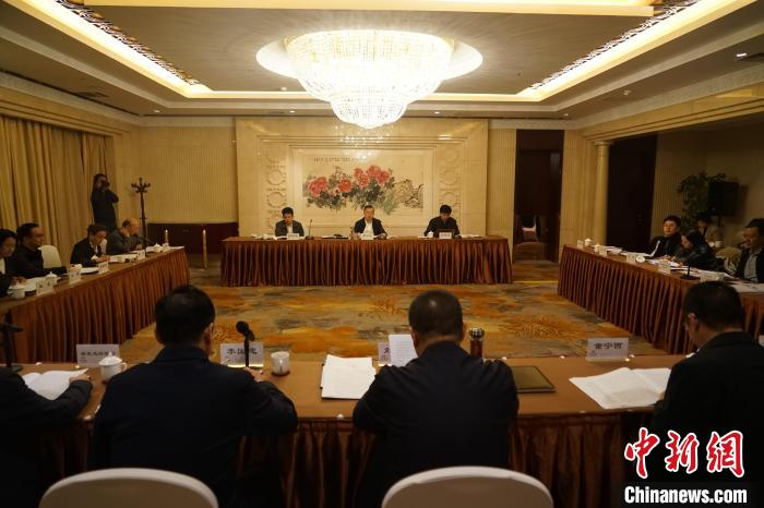 圖為座談會(huì)現(xiàn)場(chǎng)?！∨擞隄?攝