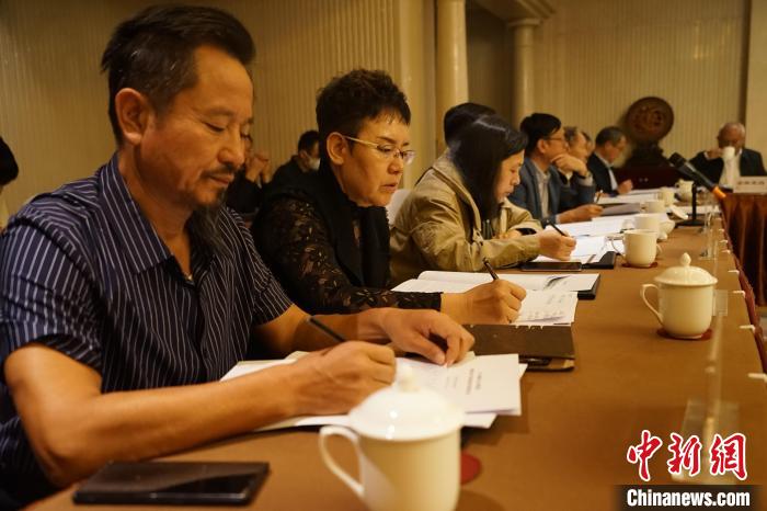 圖為座談會(huì)現(xiàn)場(chǎng)?！∨擞隄?攝