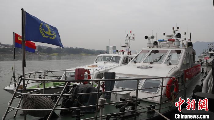 聯(lián)合巡江守護(hù)活動(dòng)現(xiàn)場(chǎng)。　江安縣融媒體中心 攝