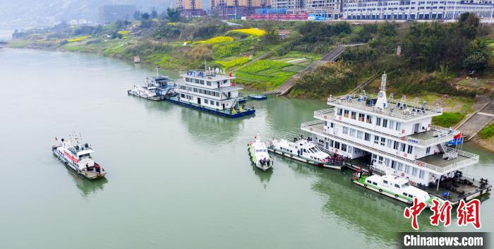 聯(lián)合巡江守護(hù)活動(dòng)現(xiàn)場(chǎng)?！〗部h融媒體中心 攝