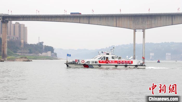 聯(lián)合巡江守護(hù)活動(dòng)現(xiàn)場(chǎng)。　江安縣融媒體中心 攝