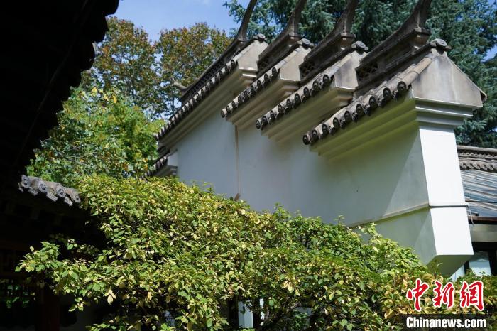 圖為西寧園林植物園內(nèi)的蘇式風(fēng)格建筑?！●R銘言 攝