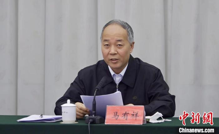 圖為農(nóng)業(yè)農(nóng)村部副部長(zhǎng)馬有祥在部省共同打造青海綠色有機(jī)農(nóng)畜產(chǎn)品輸出地推進(jìn)會(huì)議上講話?！±罱瓕?攝