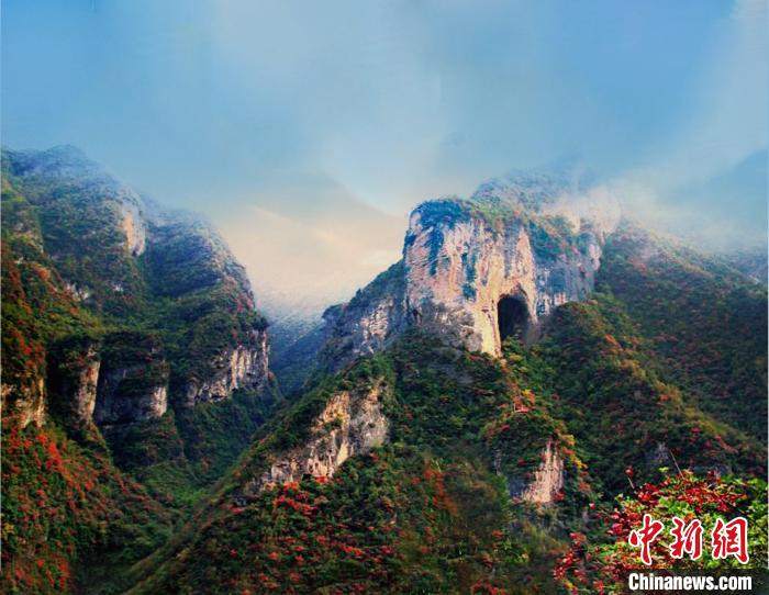 萬源魚泉地標(biāo)。　朱平安 攝