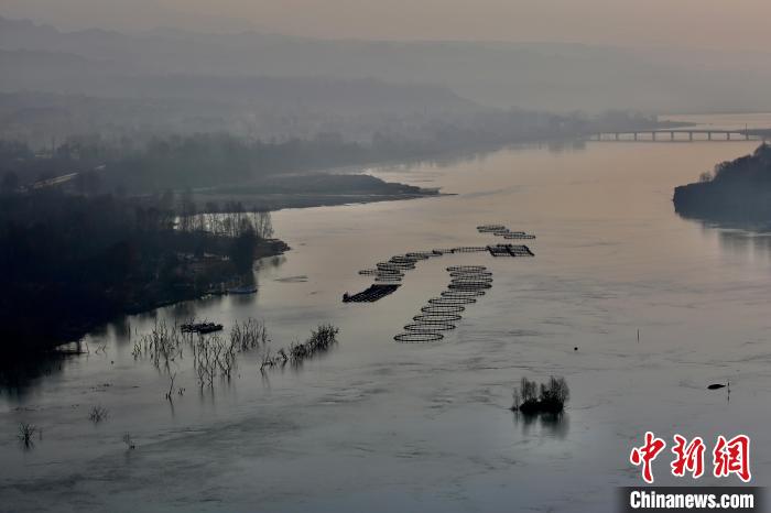 圖為冷水魚養(yǎng)殖。　李玉峰 攝