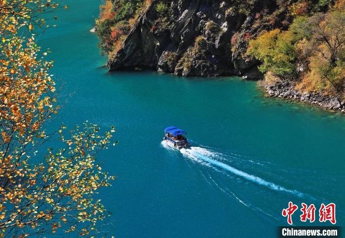 松坪溝風(fēng)光?！『吻搴?攝