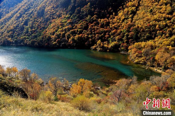 松坪溝風(fēng)光?！『吻搴?攝